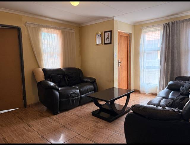 3 BEDROOM HOUSE FOR SALE IN TLHABANE WEST